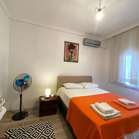 Authentic Detached House In Center Κουσάντασι