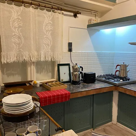 Authentic Detached House In Center * Kusadası