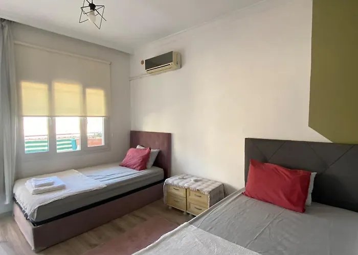 Authentic Detached House In Center Κουσάντασι