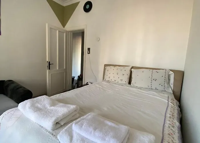 Authentic Detached House In Center Κουσάντασι