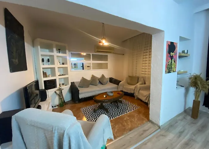 Authentic Detached House In Center * Κουσάντασι